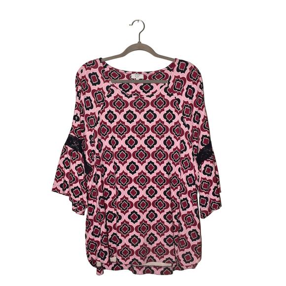 CROWN & IVY $$59 Pink Black Geo Print Crochet Trim Bell Sleeve Tunic 2X - Picture 1 of 4